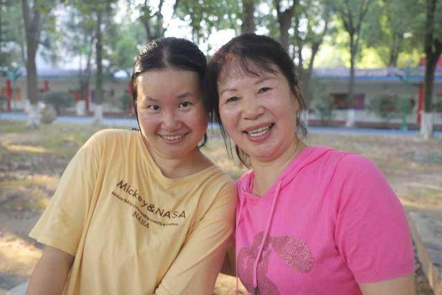 益阳一妈妈跳广场舞10年“唤醒”植物人女儿：医生说舞乐能刺激神经，我就照做了