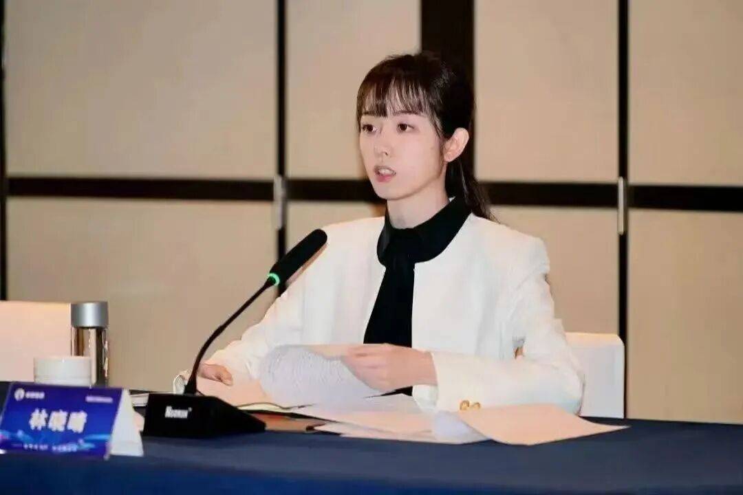 成都路桥95后美女董事长林晓晴的神秘父亲，终于曝光了？