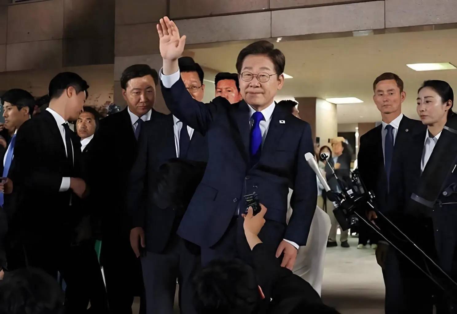 李在明清理遗毒，韩国军方大换血，最高指挥机构全面换人！