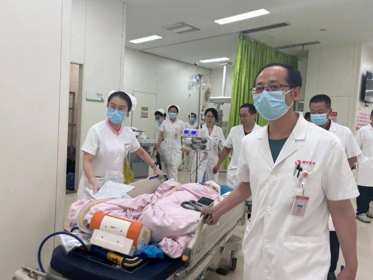 西安4岁男童18楼坠落，143名医护人员历时5个月将他从死神手中抢了回来