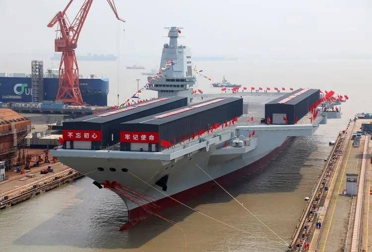 076“四川”舰开始试航，近程防空火力强悍，2026有望服役