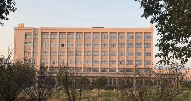 200多万买别墅，大骗子郭某：叫我教授！