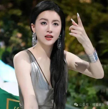 官宣与年下弟弟的新恋情!姐姐离婚后审美火速升级了?!