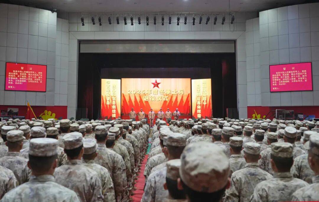 向军旗告别！中部战区部队隆重举行冬季士兵退役仪式