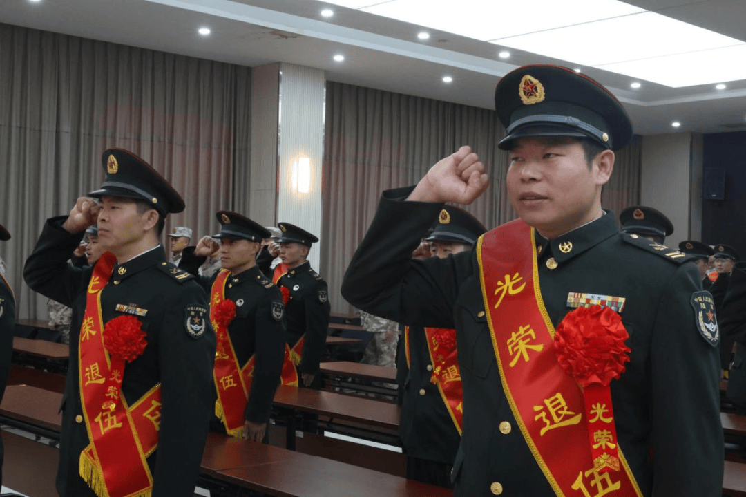 向军旗告别！中部战区部队隆重举行冬季士兵退役仪式
