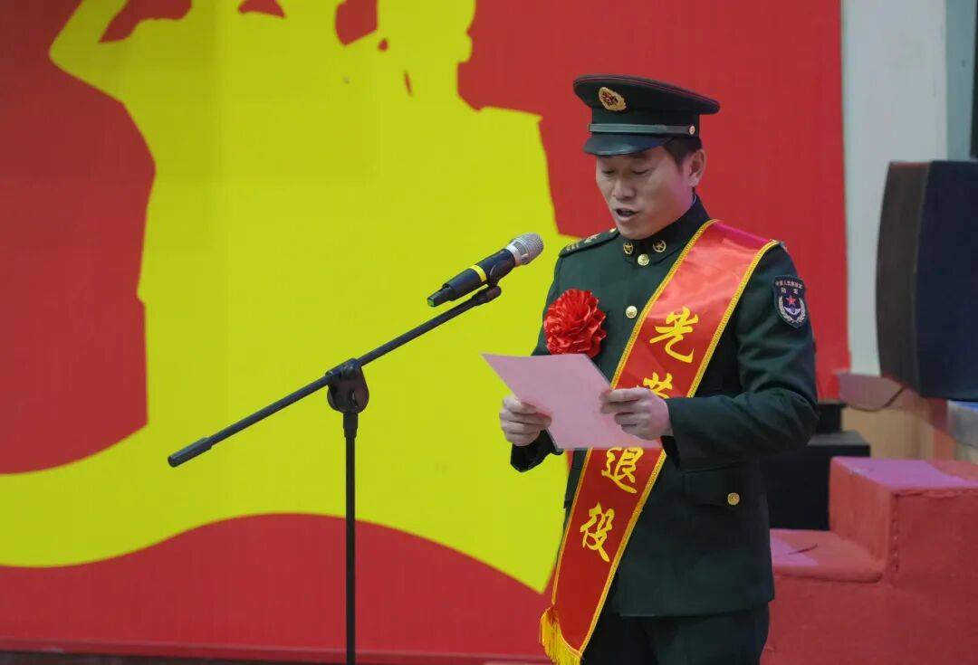 向军旗告别！中部战区部队隆重举行冬季士兵退役仪式