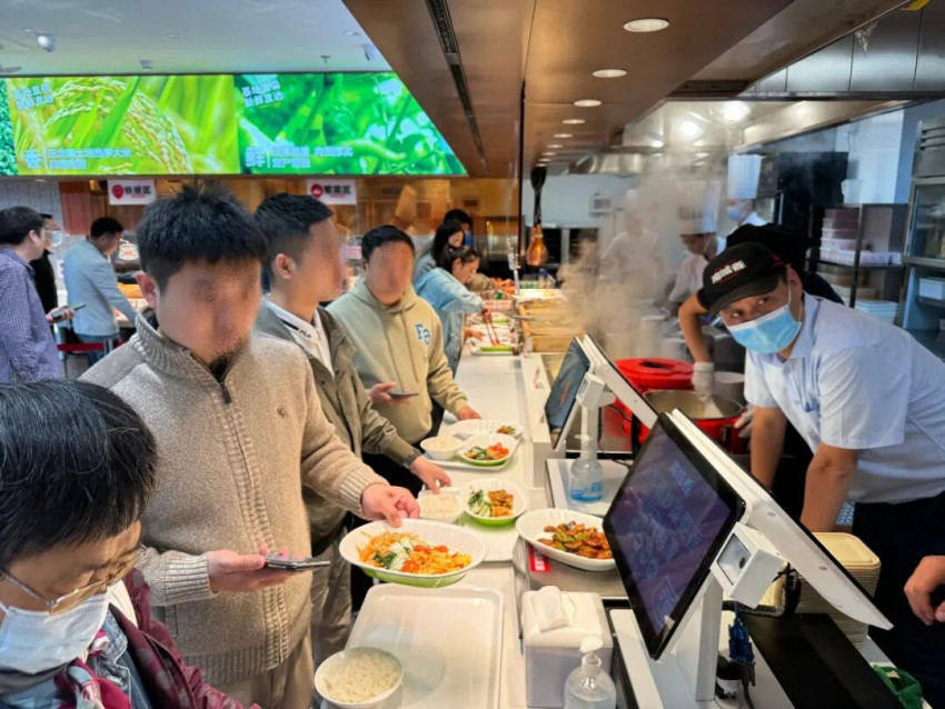 人均28元，称重自选！老娘舅在杭州开了家明档现炒餐厅