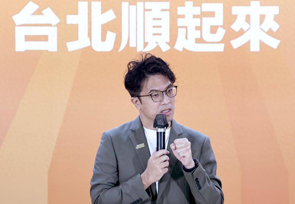 “台独”分子沈伯洋日本街头穿防弹背心，郭正亮讽：洋流快变洋相